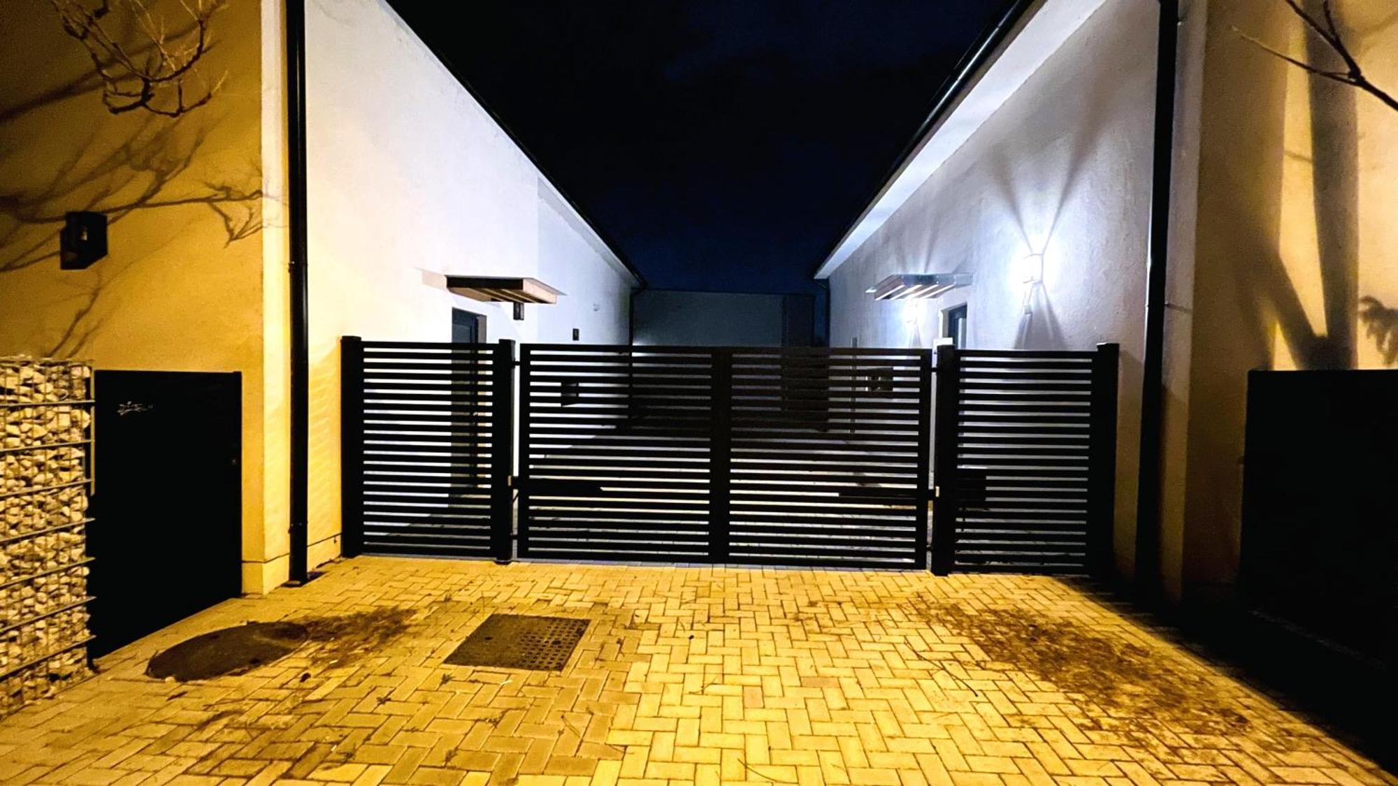 House Flow, 3 Room, Free 2 Parking Bratysława Zewnętrze zdjęcie