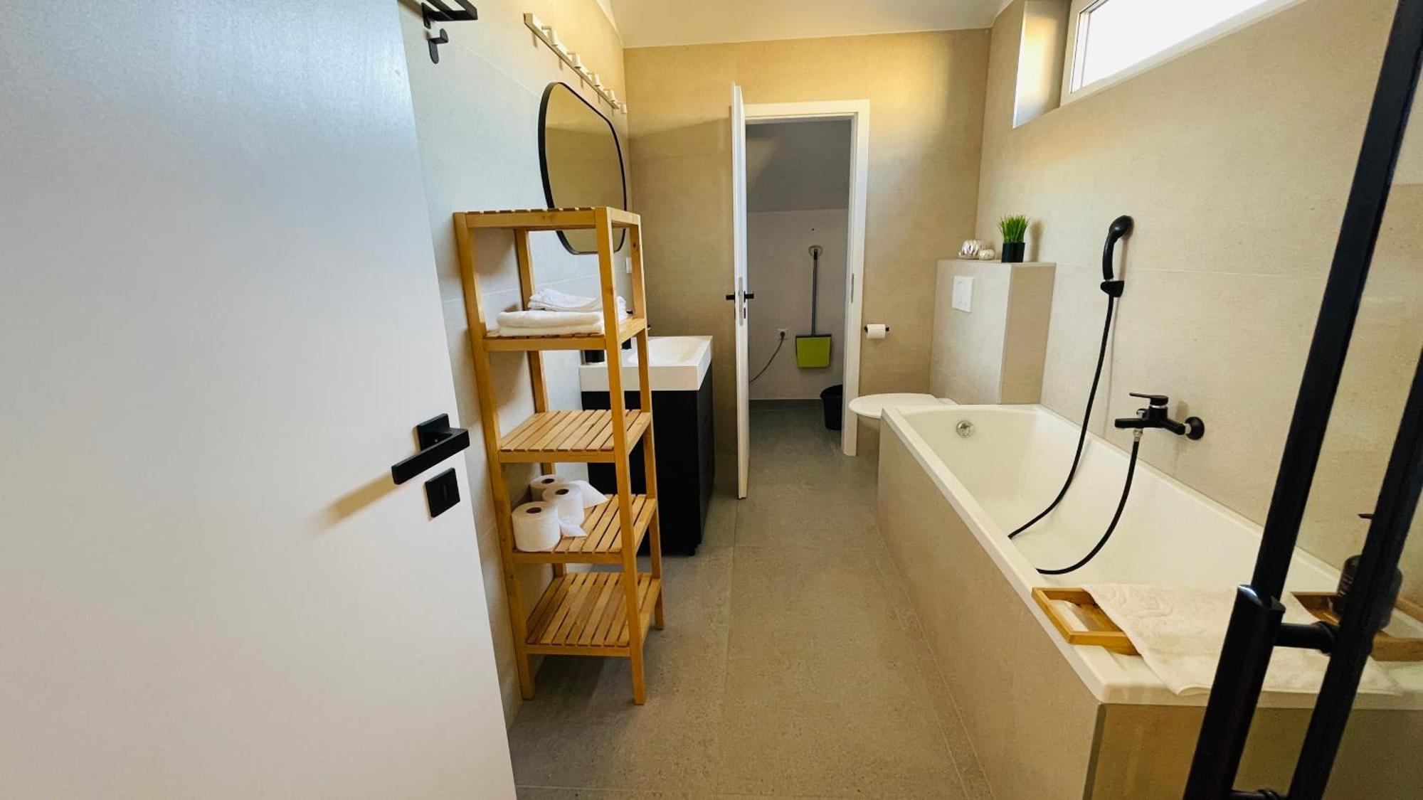 House Flow, 3 Room, Free 2 Parking Bratysława Zewnętrze zdjęcie